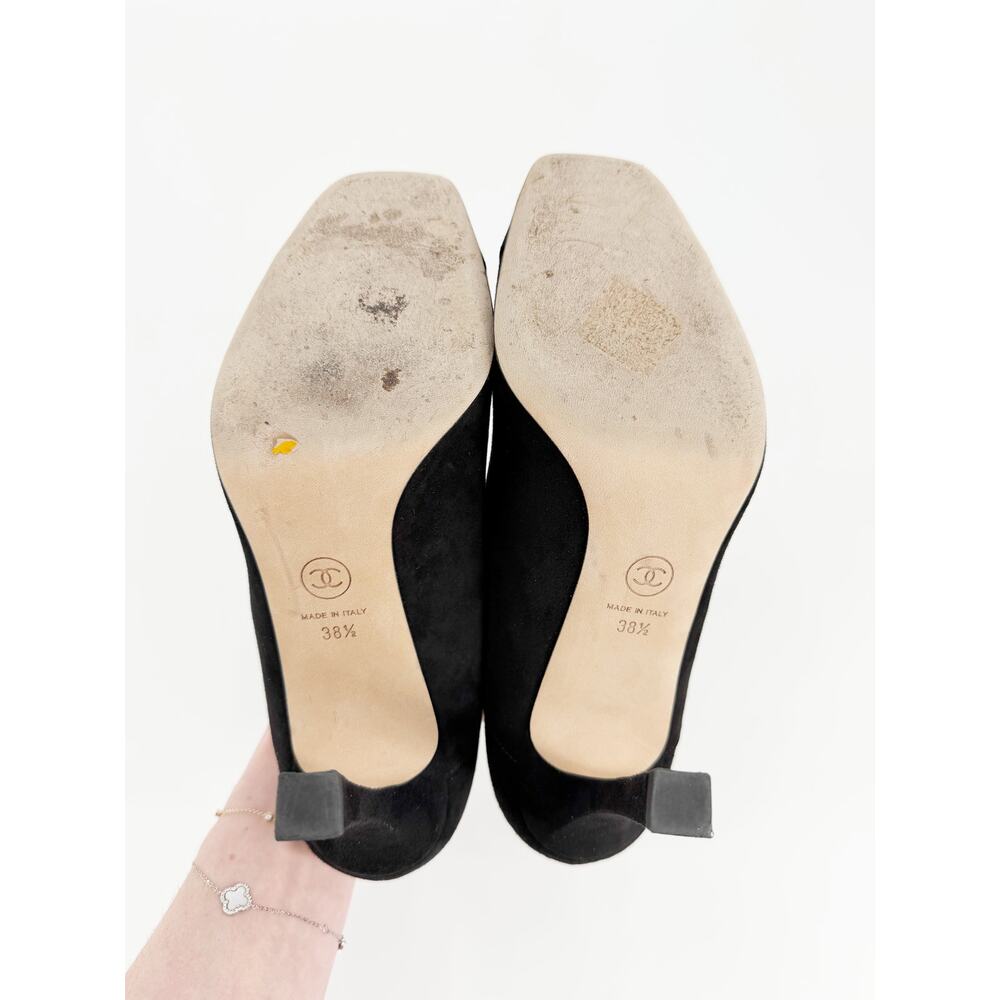 Chanel Cap Toe Pumps Fall Winter 2021 Black Suede Grosgrain Heels 38.5 Dust Bag - Picture 5 of 9